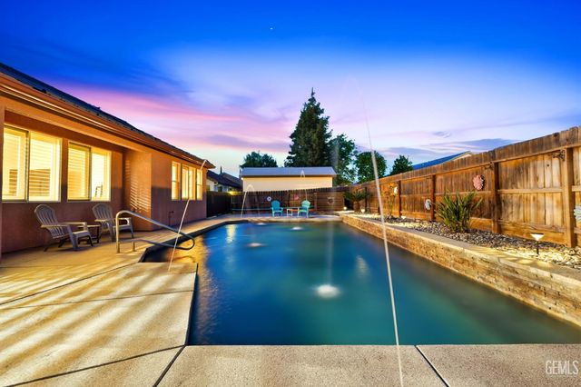 1998 Albarino Street, Tulare, CA 93274