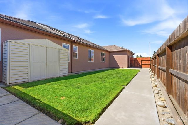 1998 Albarino Street, Tulare, CA 93274