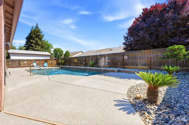 1998 Albarino Street, Tulare, CA 93274