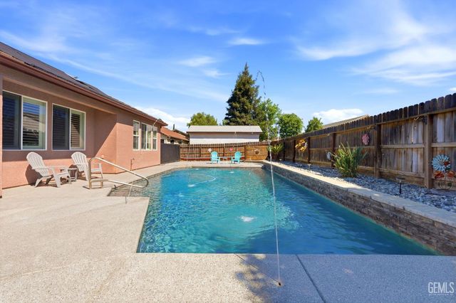 1998 Albarino Street, Tulare, CA 93274