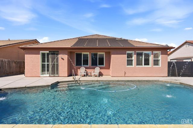 1998 Albarino Street, Tulare, CA 93274