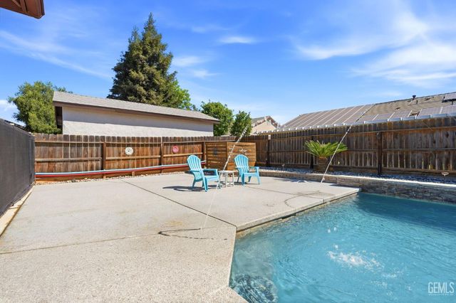 1998 Albarino Street, Tulare, CA 93274