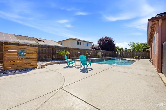 1998 Albarino Street, Tulare, CA 93274