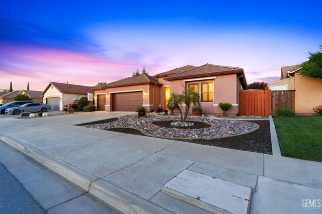 1998 Albarino Street, Tulare, CA 93274