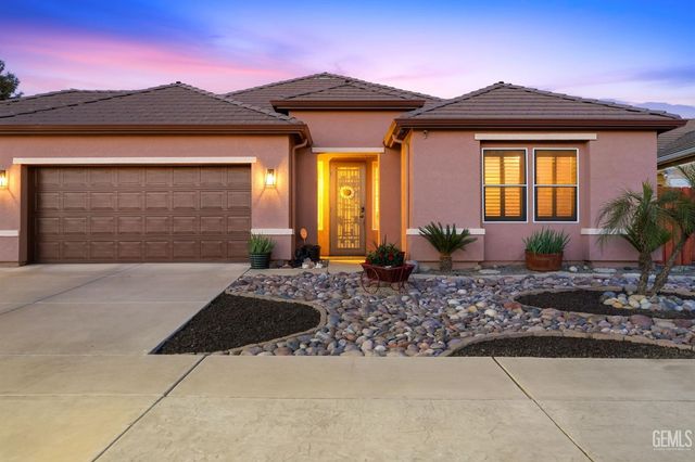 1998 Albarino Street, Tulare, CA 93274