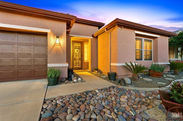 1998 Albarino Street, Tulare, CA 93274