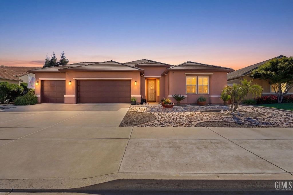 1998 Albarino Street, Tulare, CA 93274