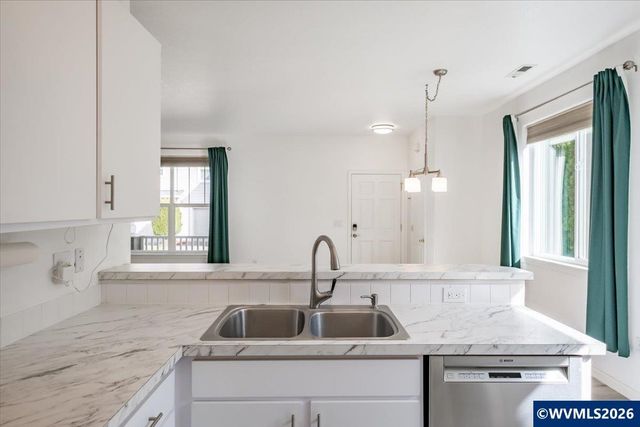 512 NW Celtis Ln, Hillsboro, OR 97124