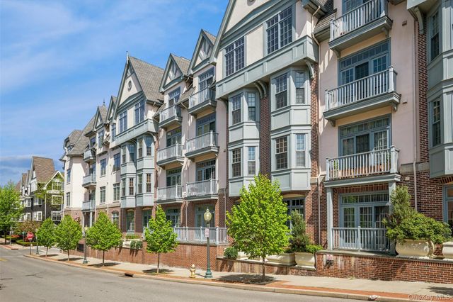 55 1st Street 414, Pelham, NY 10803