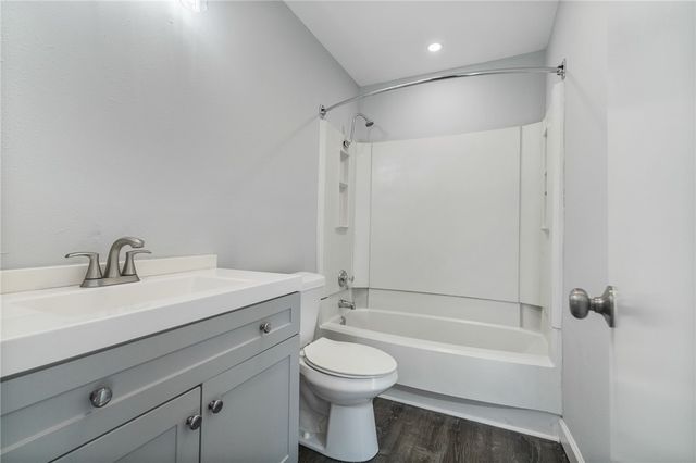 2406 Capitan Dr B, Corpus Christi, TX 78414
