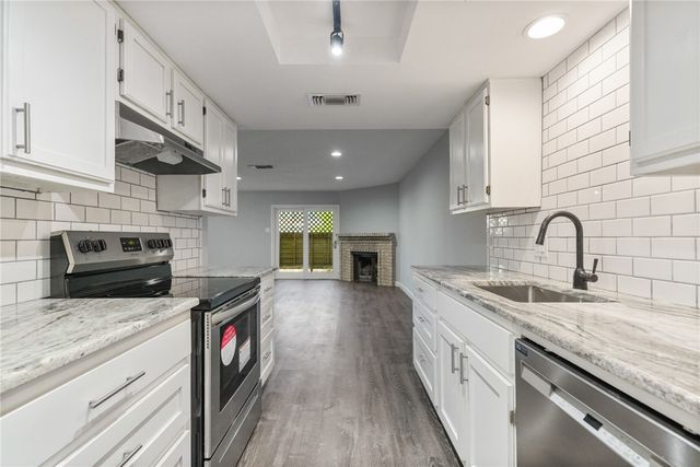 2406 Capitan Dr B, Corpus Christi, TX 78414