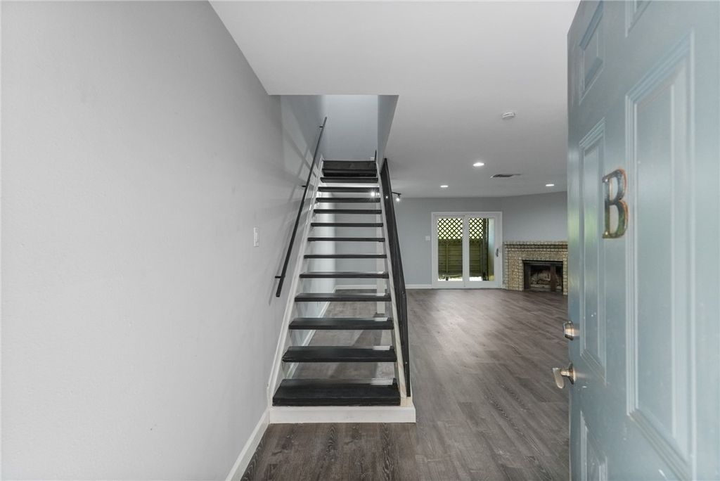 2406 Capitan Dr B, Corpus Christi, TX 78414