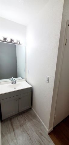 24 Church St, Empire, CA 95319