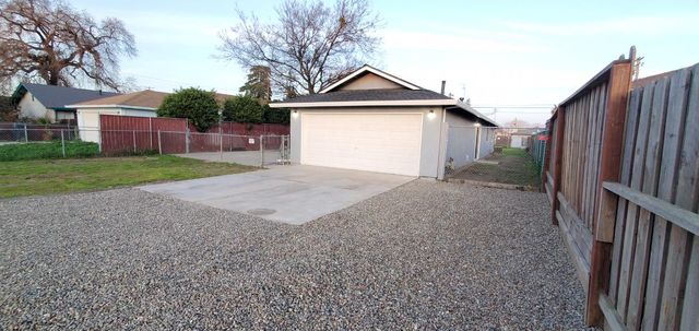 24 Church St, Empire, CA 95319