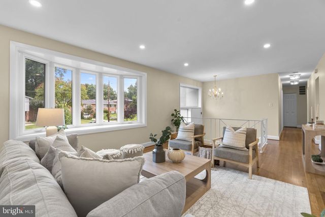 6412 HOLLINS DR, Bethesda, MD 20817
