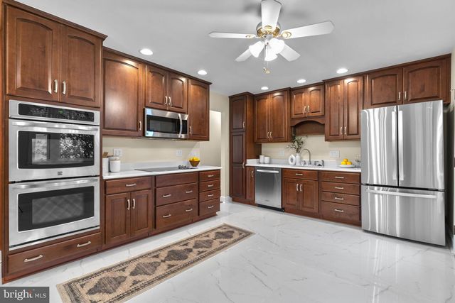6412 HOLLINS DR, Bethesda, MD 20817