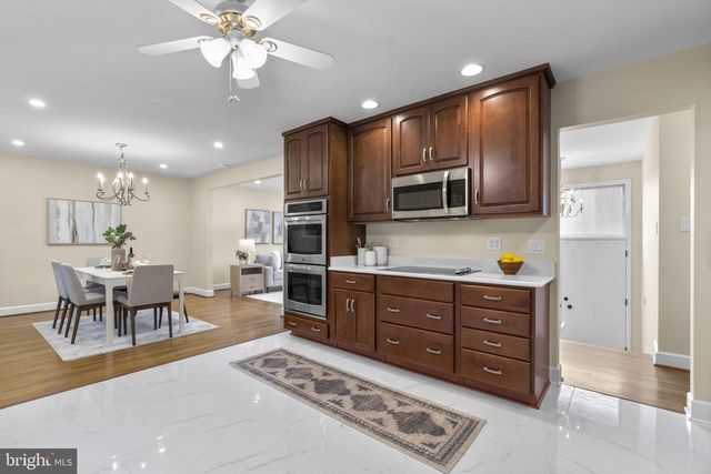 6412 HOLLINS DR, Bethesda, MD 20817