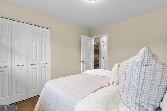 6412 HOLLINS DR, Bethesda, MD 20817