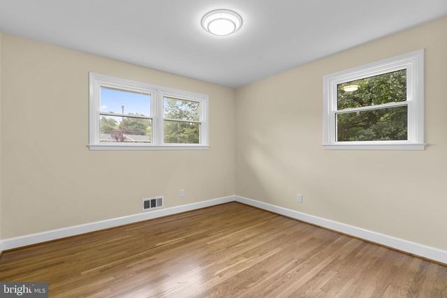 6412 HOLLINS DR, Bethesda, MD 20817