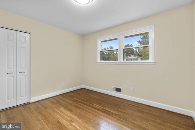 6412 HOLLINS DR, Bethesda, MD 20817