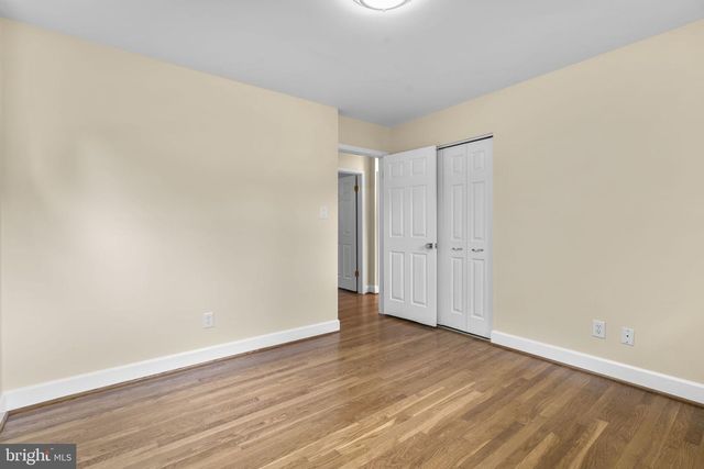 6412 HOLLINS DR, Bethesda, MD 20817