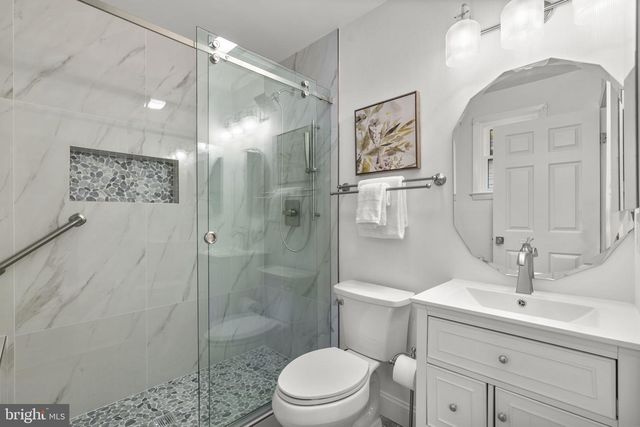 6412 HOLLINS DR, Bethesda, MD 20817