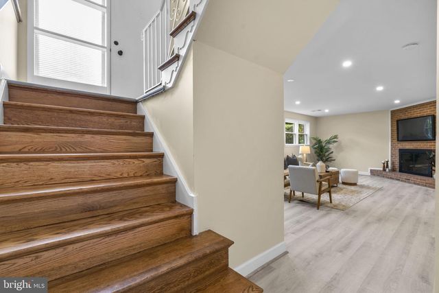 6412 HOLLINS DR, Bethesda, MD 20817