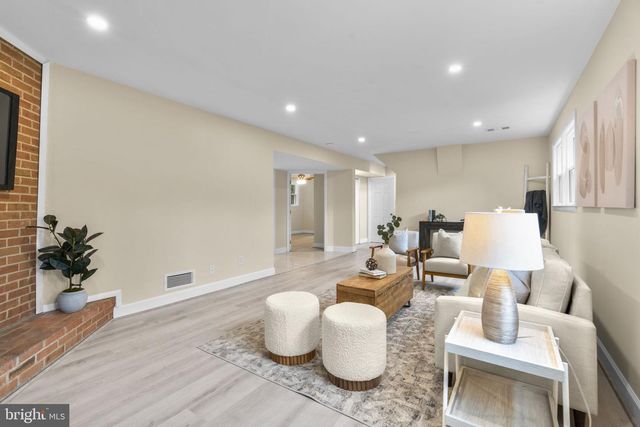 6412 HOLLINS DR, Bethesda, MD 20817