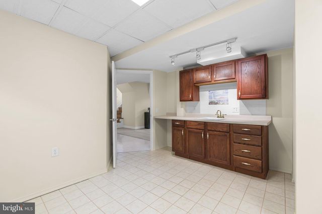6412 HOLLINS DR, Bethesda, MD 20817