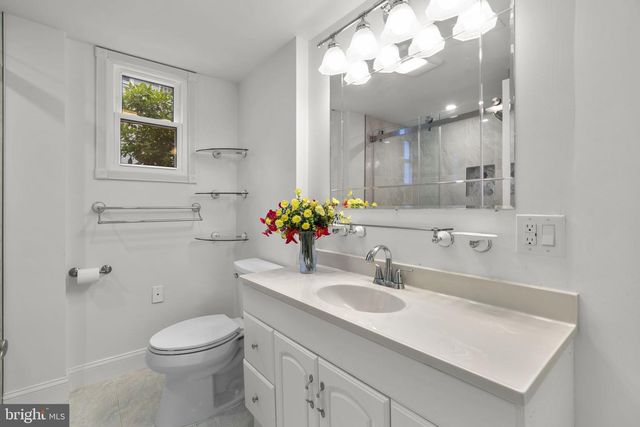 6412 HOLLINS DR, Bethesda, MD 20817