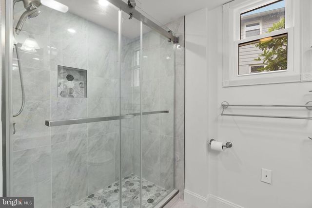 6412 HOLLINS DR, Bethesda, MD 20817