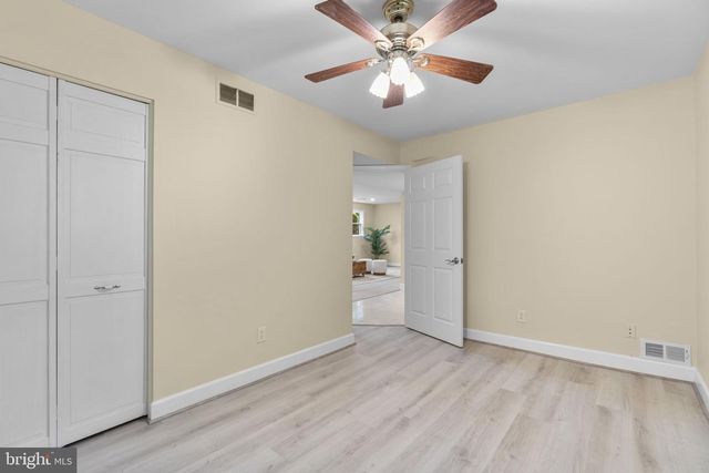 6412 HOLLINS DR, Bethesda, MD 20817