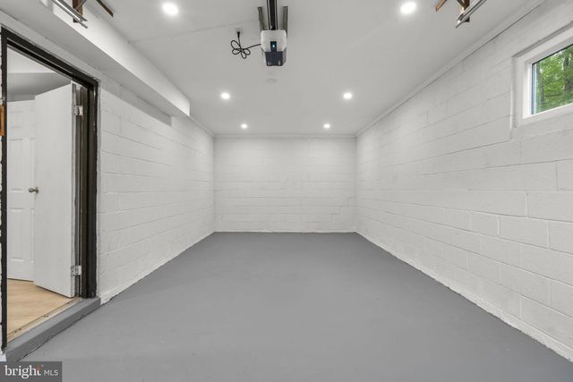 6412 HOLLINS DR, Bethesda, MD 20817