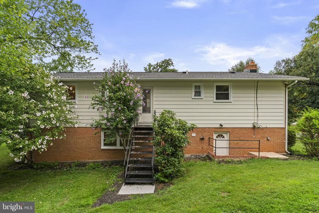 6412 HOLLINS DR, Bethesda, MD 20817
