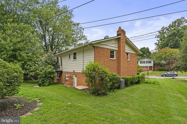 6412 HOLLINS DR, Bethesda, MD 20817