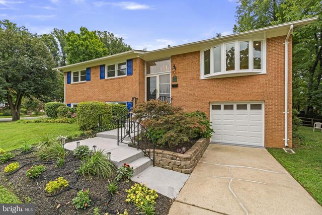 6412 HOLLINS DR, Bethesda, MD 20817
