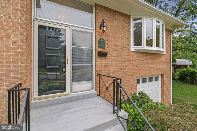 6412 HOLLINS DR, Bethesda, MD 20817