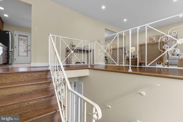 6412 HOLLINS DR, Bethesda, MD 20817