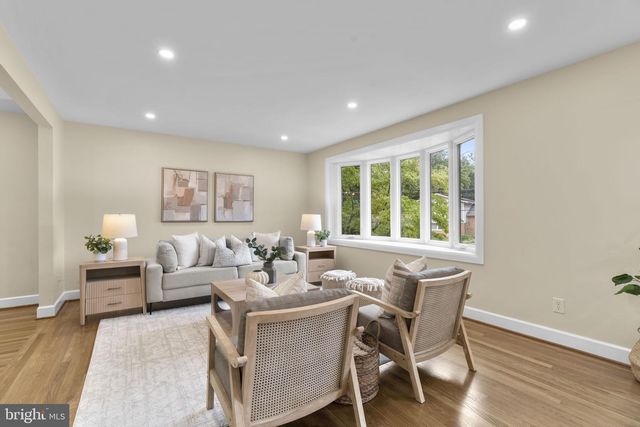 6412 HOLLINS DR, Bethesda, MD 20817