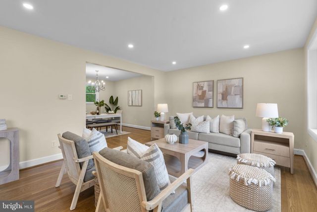 6412 HOLLINS DR, Bethesda, MD 20817