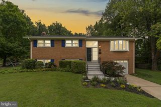 6412 HOLLINS DR, Bethesda, MD 20817
