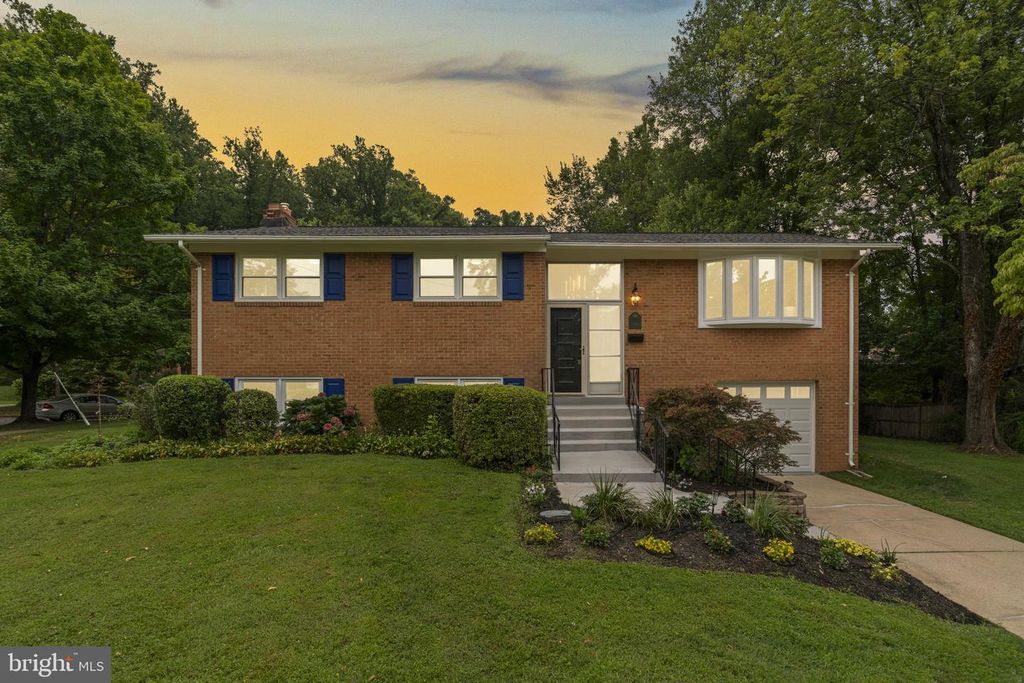 6412 HOLLINS DR, Bethesda, MD 20817