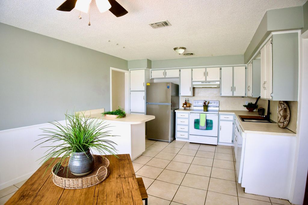 Image 17 of property listing at 1339 Fox Hollow Street, San Angelo, TX 76905