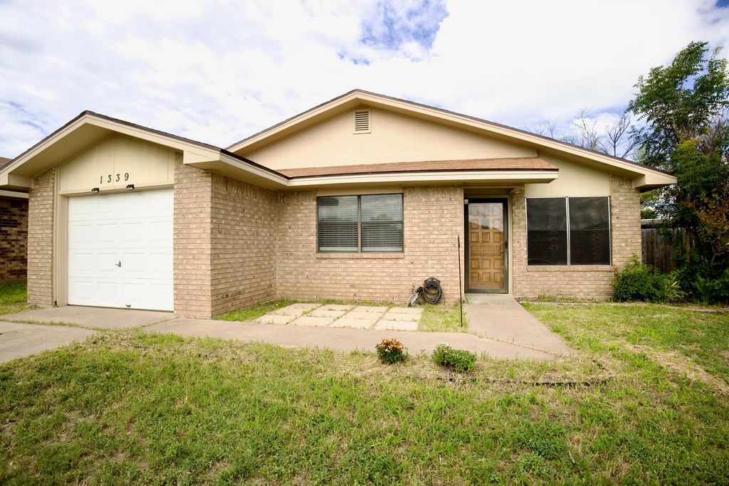 Image 2 of property listing at 1339 Fox Hollow Street, San Angelo, TX 76905