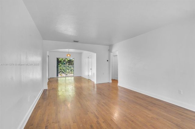 10 Century Ln, Miami Beach, FL 33139