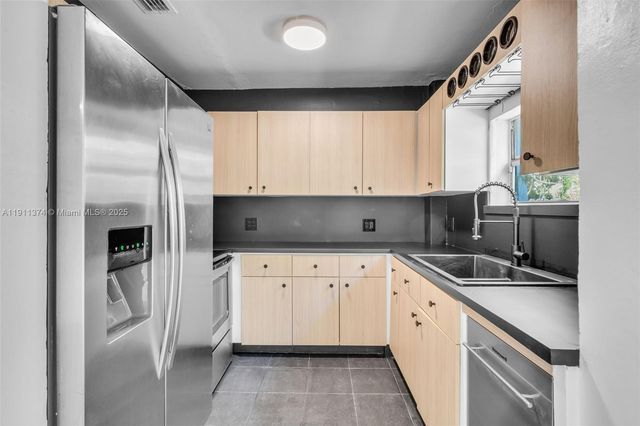 10 Century Ln, Miami Beach, FL 33139