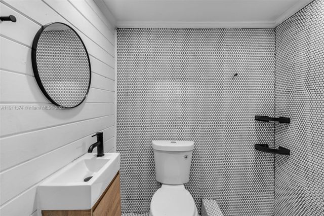 10 Century Ln, Miami Beach, FL 33139