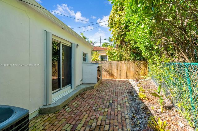 10 Century Ln, Miami Beach, FL 33139