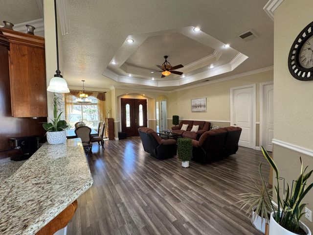 6276 Hilltop Drive, Sanger, CA 93657