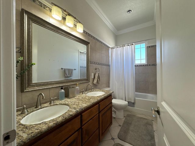 6276 Hilltop Drive, Sanger, CA 93657